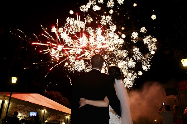 Fuochi d'artificio durante un matrimonio.