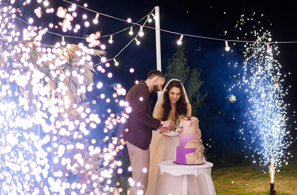 Fontane pirotecniche durante un matrimonio.